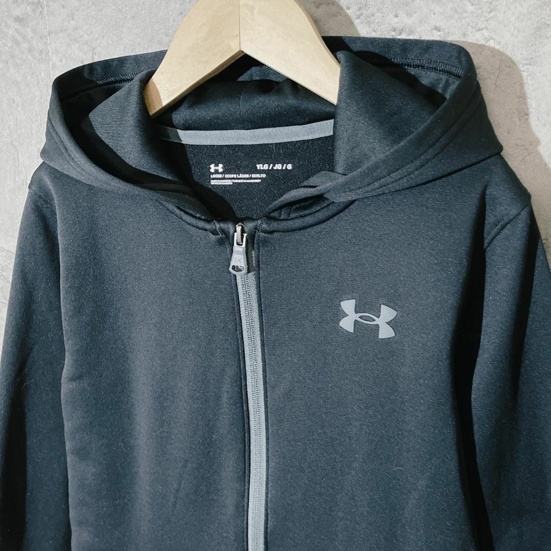 UNDER ARMOUR(アンダーアーマー)の【キッズ 150✿】アンダーアーマー パーカー スウェット フルジップ 黒 キッズ/ベビー/マタニティのキッズ服男の子用(90cm~)(ジャケット/上着)の商品写真