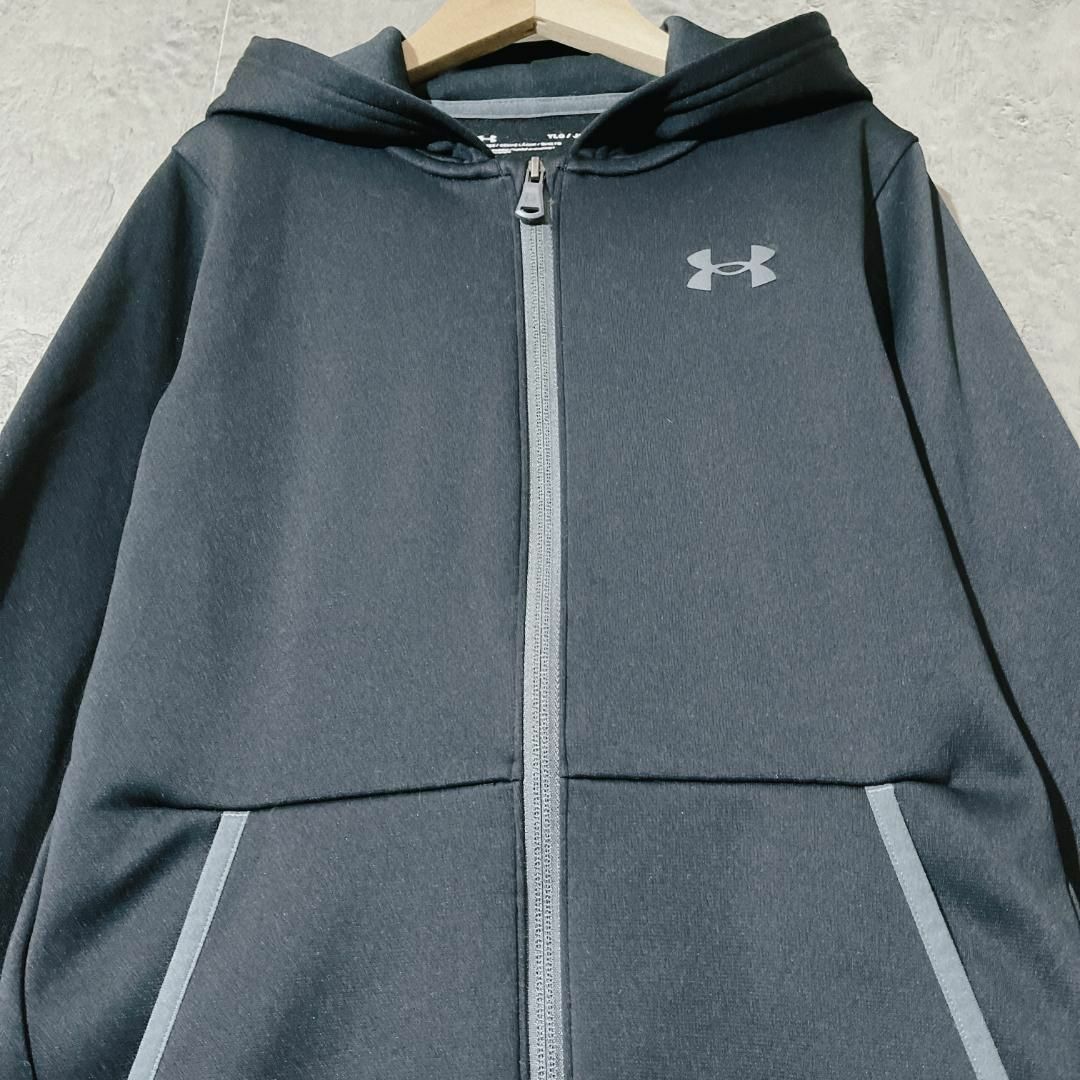 UNDER ARMOUR(アンダーアーマー)の【キッズ 150✿】アンダーアーマー パーカー スウェット フルジップ 黒 キッズ/ベビー/マタニティのキッズ服男の子用(90cm~)(ジャケット/上着)の商品写真