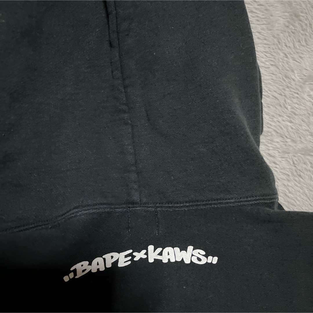 A BATHING APE(アベイシングエイプ)のAPE BAPE KAWS BABY MILO パーカー　スウェット　M 黒 メンズのトップス(パーカー)の商品写真