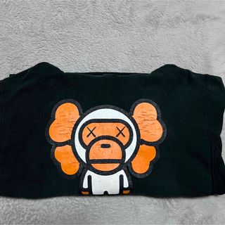 アベイシングエイプ(A BATHING APE)のAPE BAPE KAWS BABY MILO パーカー　スウェット　M 黒(パーカー)