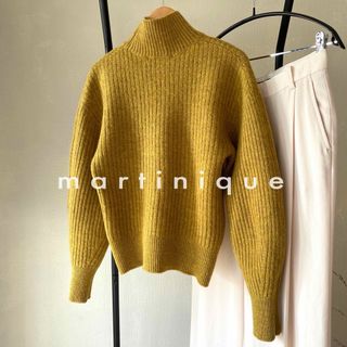 マルティニーク(martinique)の美品　マルティニーク　ウールハイネックリブニット　マスタードイエロー(ニット/セーター)