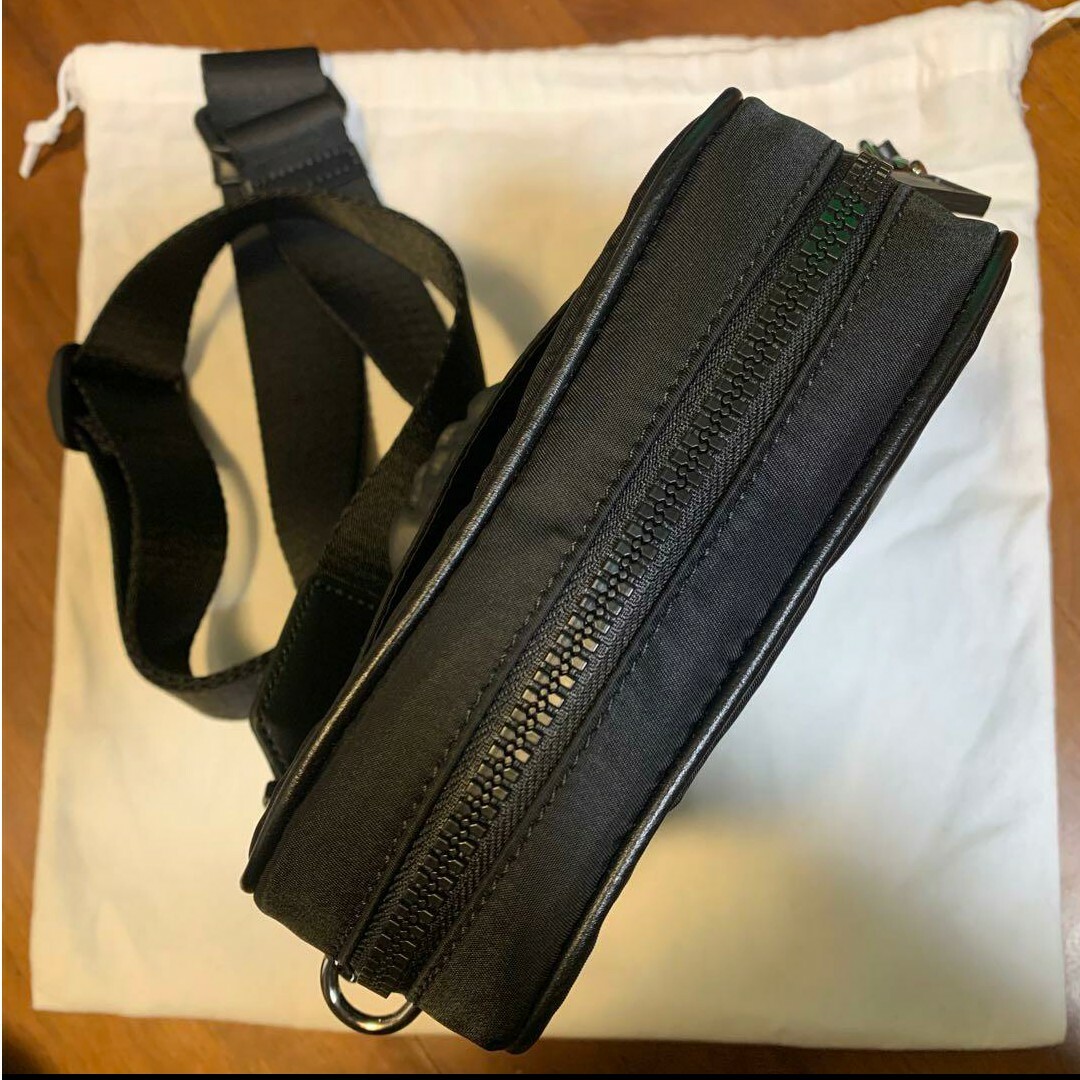 VERSACE(ヴェルサーチ)のVersace メドューサ　ショルダー  バッグ　ブラック メンズのバッグ(ショルダーバッグ)の商品写真