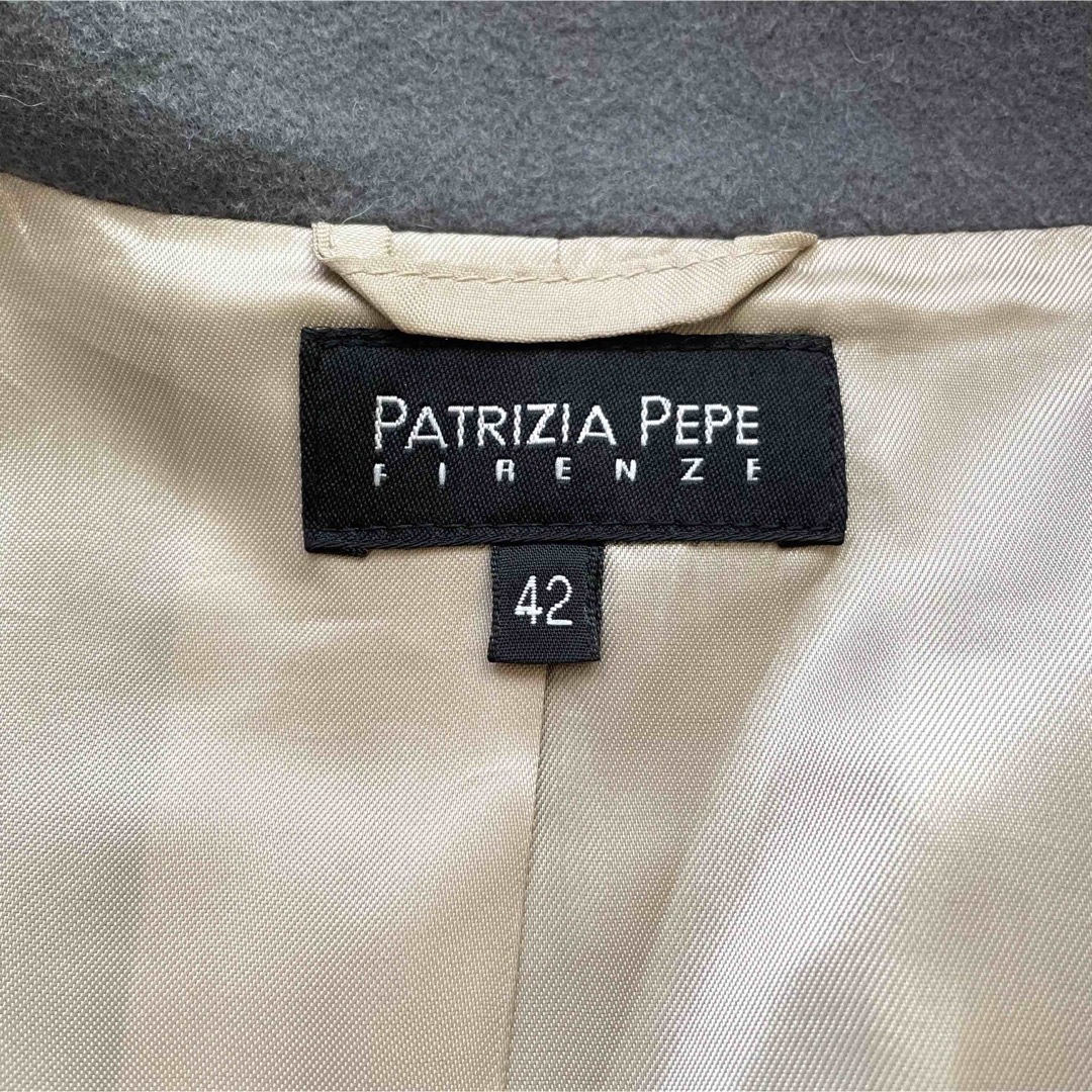 PATRIZIA PEPE(パトリツィアペペ)の【大きめ】パトリツィアぺぺ ファー付き　ショートコート　イタリア製 レディースのジャケット/アウター(その他)の商品写真