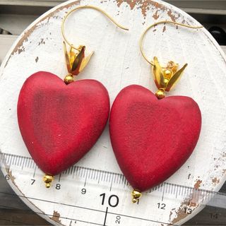 グリモワール(Grimoire)のwood red heart earring (ピアス)