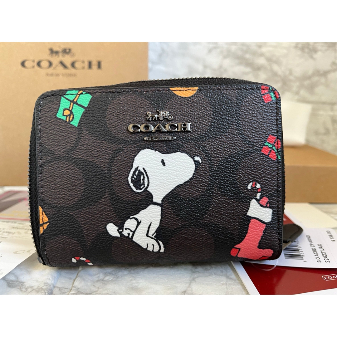 新品】COACH コーチ×PEANUTS 二つ折り財布スヌーピーシグネチャー 新品】COACH コーチ×PEANUTS 二つ折り財布スヌーピーシグネチャー