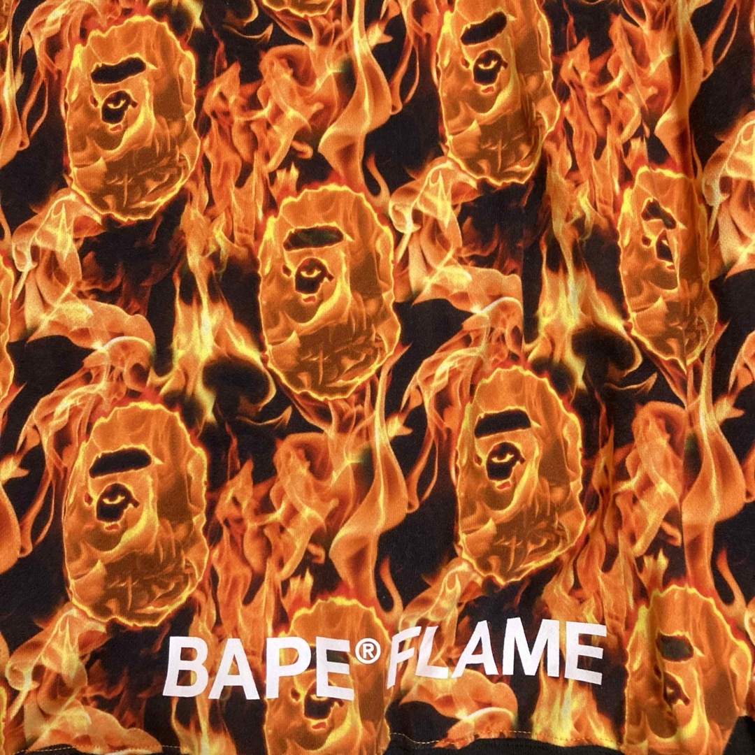 A BATHING APE(アベイシングエイプ)の未使用　XL アベイシングエイプ  ファイヤー　ファイアー　パターン　パーカー メンズのトップス(パーカー)の商品写真