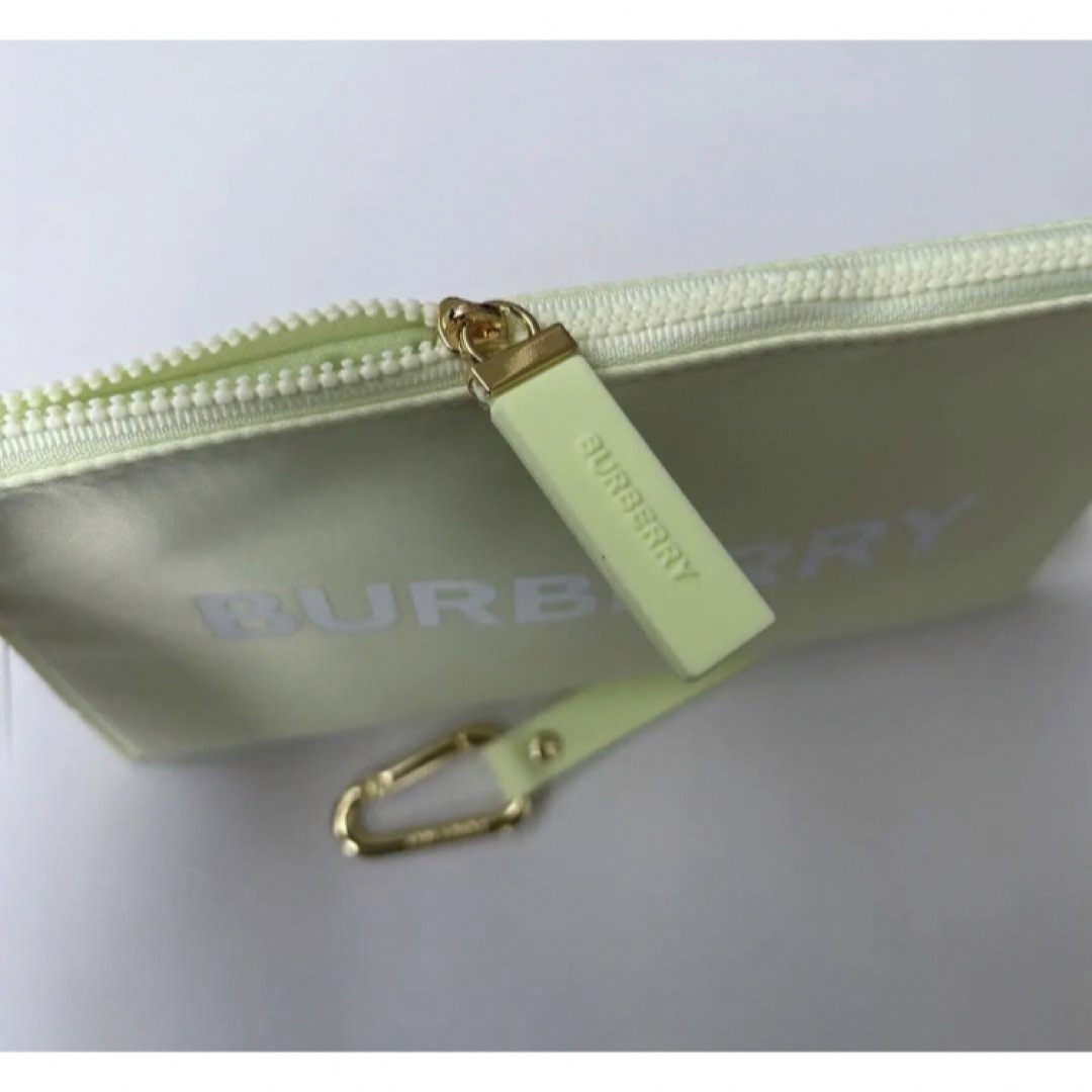 BURBERRY(バーバリー)の新品バーバリー　ノベルティ　ポーチ　　カラビナ持ち手付き　 レディースのファッション小物(ポーチ)の商品写真