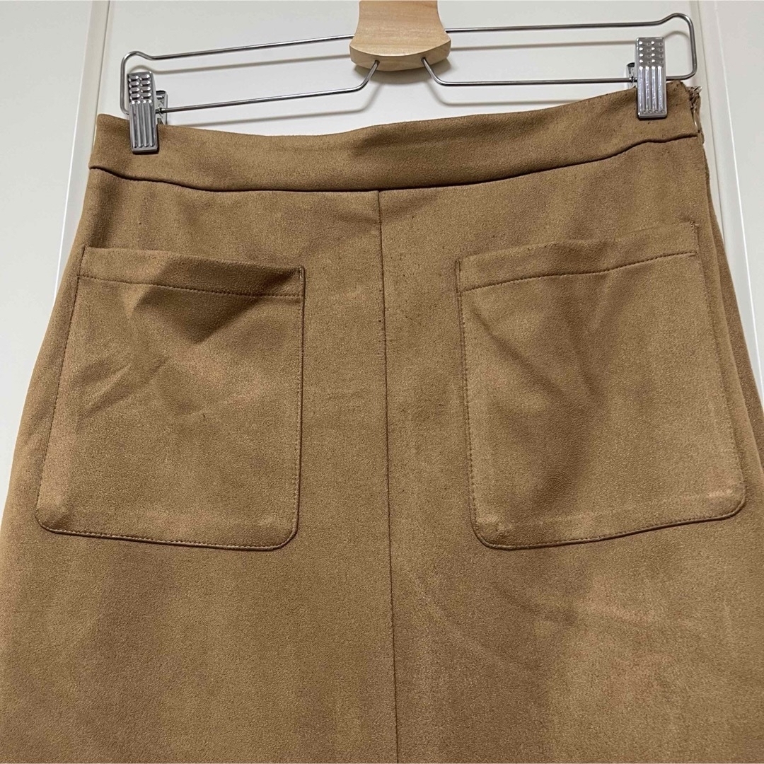 GU(ジーユー)のGU ジーユー　スエードタッチ　ナローミディスカートQ キャメル　L レディースのスカート(ひざ丈スカート)の商品写真