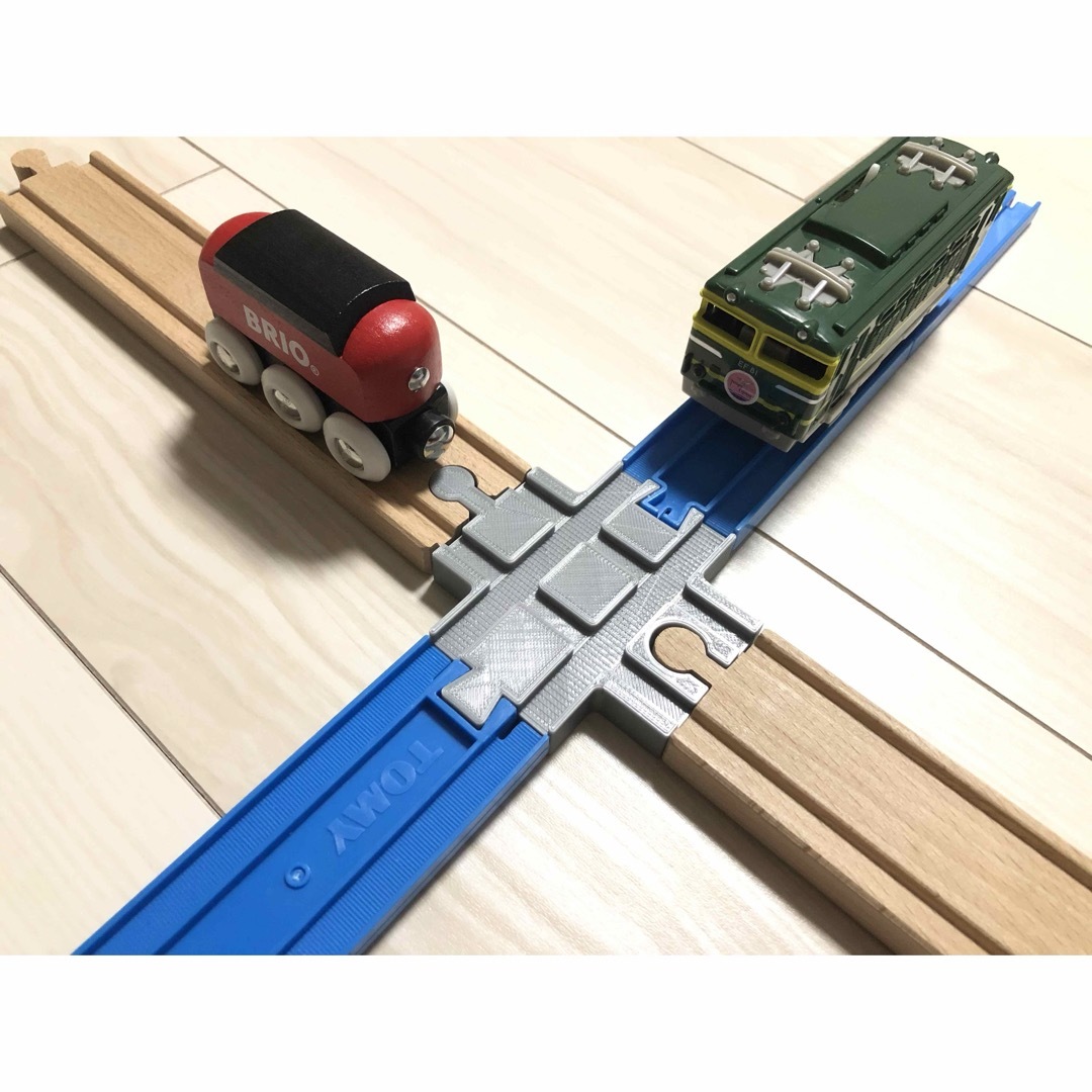 交差レール プラレール 木製レール(BRIO LILLABO 等)自作の 交差レール プラレール 木製レール(BRIO LILLABO 等)自作の