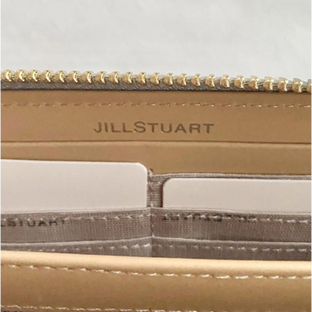 JILLSTUART(ジルスチュアート)の【新品】ジルスチュアート アンティーク ラウンドファスナー長財布 サックス 水色 レディースのファッション小物(財布)の商品写真