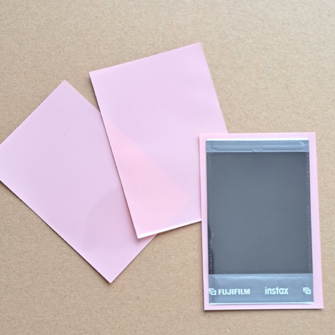 ピンク　クリア　スリーブ　トレカスリーブ　チェキスリーブ　保護フィルム　韓国 エンタメ/ホビーのトレーディングカード(カードサプライ/アクセサリ)の商品写真