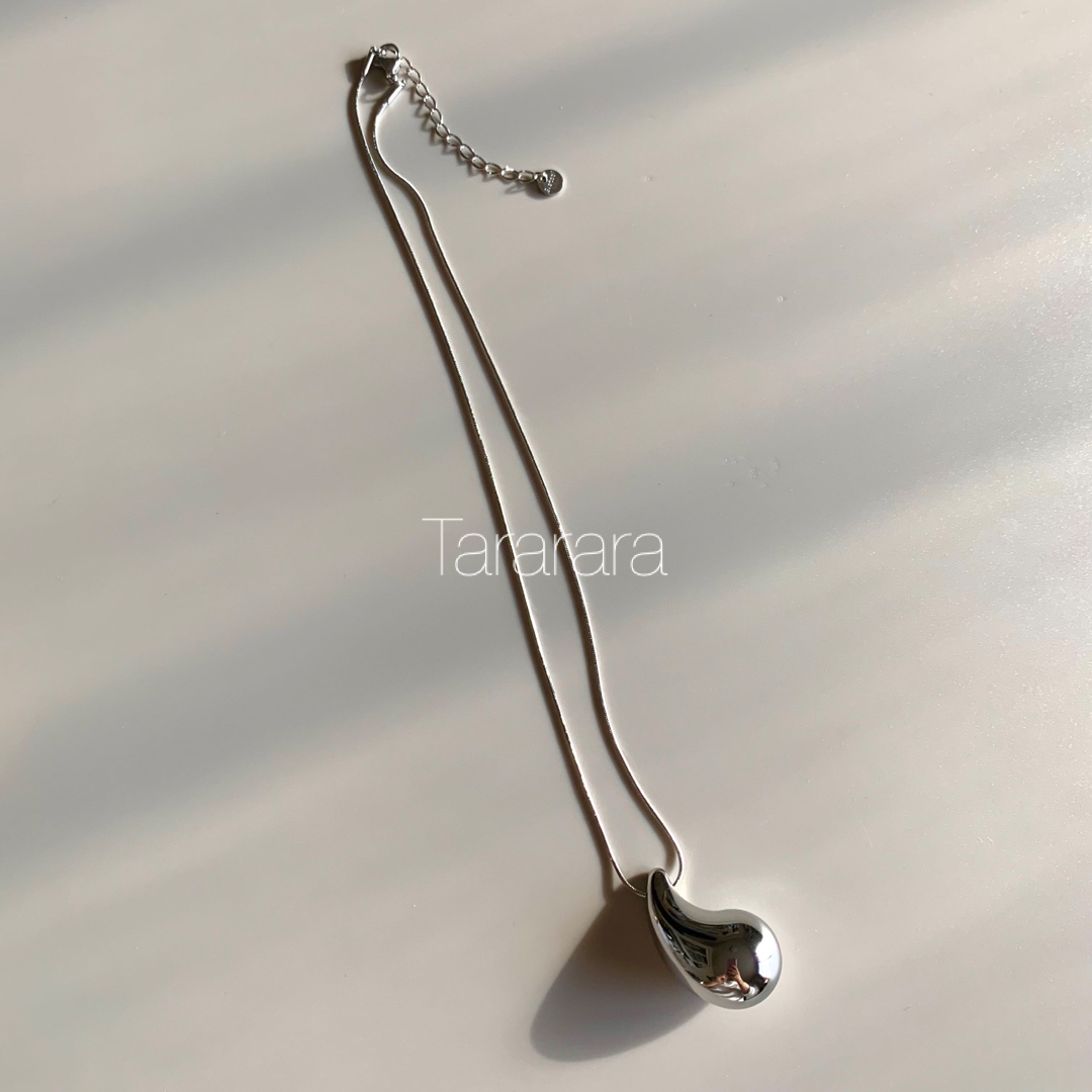 ●サージカルstainless dropMネックレスS●金属アレルギー対応 レディースのアクセサリー(ネックレス)の商品写真