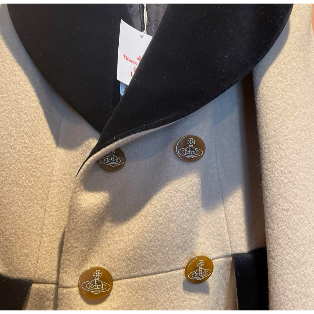 Vivienne Westwood(ヴィヴィアンウエストウッド)のヴィヴィアン　ベージュコート　新品タグ付き レディースのジャケット/アウター(ロングコート)の商品写真