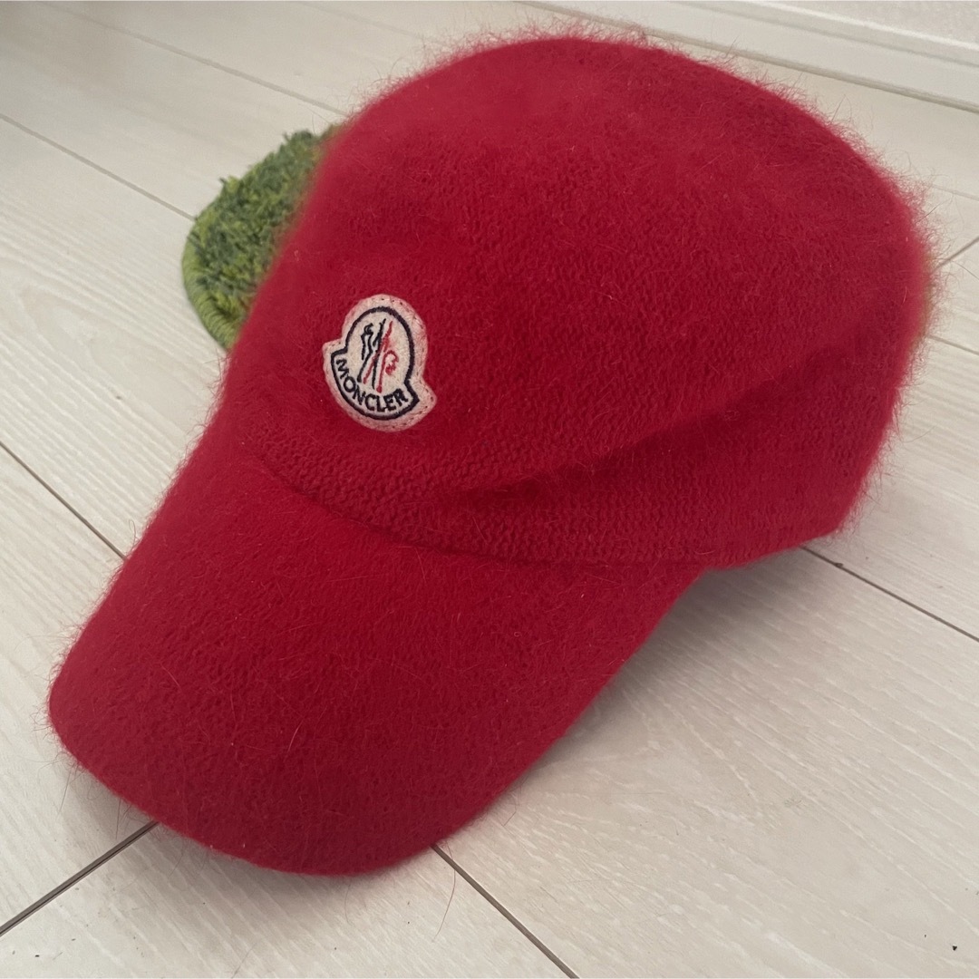 MONCLER(モンクレール)のモンクレール キャップ 赤 起毛 アンゴラ レディースの帽子(キャップ)の商品写真