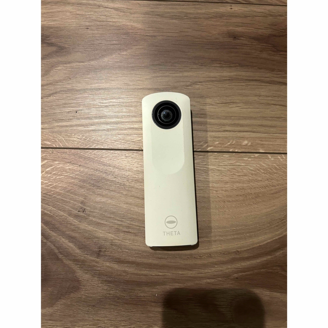 RICOH(リコー)のRICOH THETA スマホ/家電/カメラのカメラ(コンパクトデジタルカメラ)の商品写真