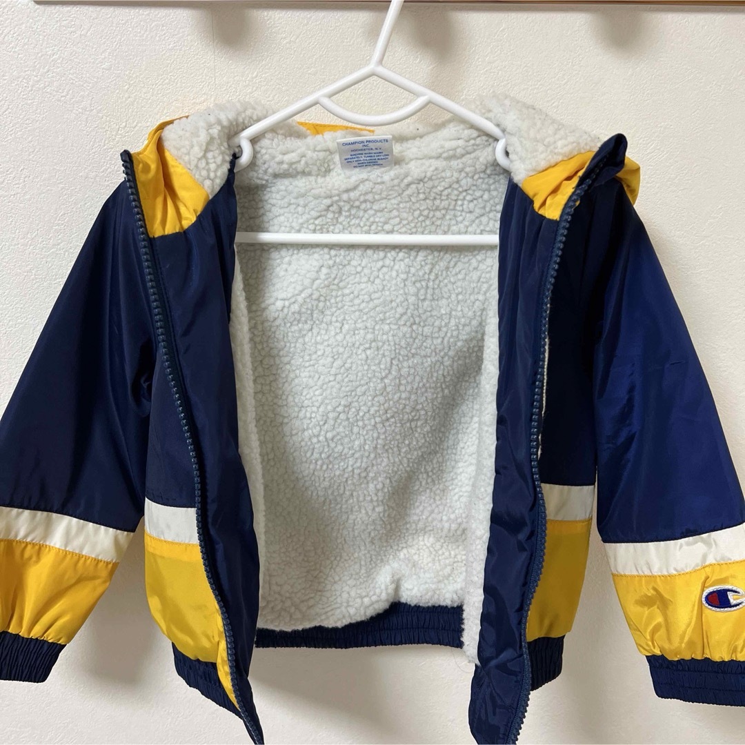 Champion(チャンピオン)のチャンピオン　アウター　90センチ キッズ/ベビー/マタニティのキッズ服女の子用(90cm~)(ジャケット/上着)の商品写真