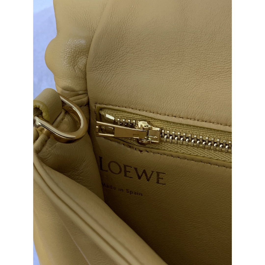 LOEWE(ロエベ)のロエベ　パファー　ゴヤバッグ　ミニ　ストラップ無し　キャメル　LOEWE レディースのバッグ(ショルダーバッグ)の商品写真