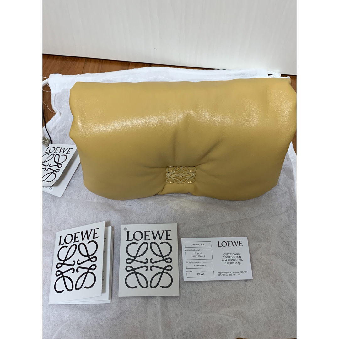 LOEWE(ロエベ)のロエベ　パファー　ゴヤバッグ　ミニ　ストラップ無し　キャメル　LOEWE レディースのバッグ(ショルダーバッグ)の商品写真