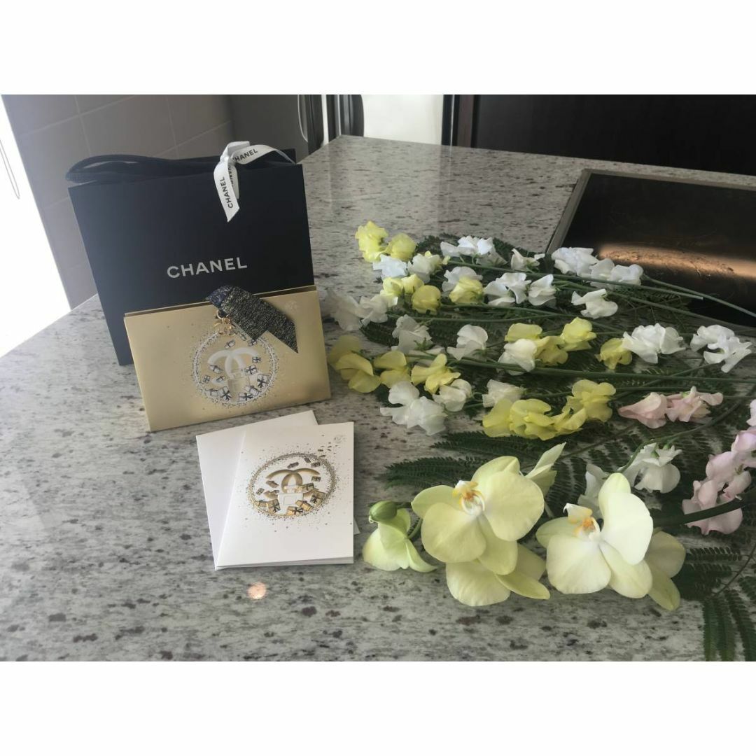 CHANEL(シャネル)の★CHANEL★コスメパッケージショッパー箱ゴールド★ギフトラッピング・リング付 レディースのファッション小物(その他)の商品写真