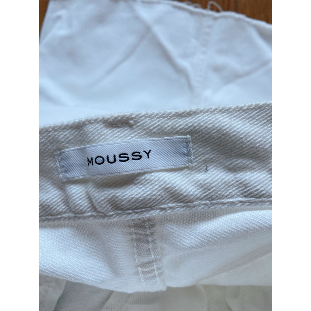 moussy(マウジー)の【美品】MOUSSY マウジー デニムスカート 台形 ホワイト レディースのスカート(ひざ丈スカート)の商品写真