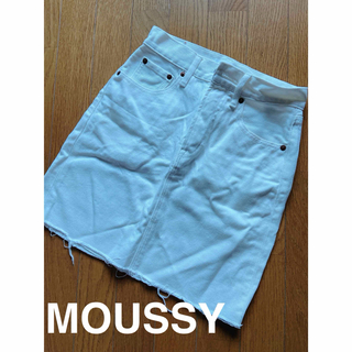 マウジー(moussy)の【美品】MOUSSY マウジー デニムスカート 台形 ホワイト(ひざ丈スカート)