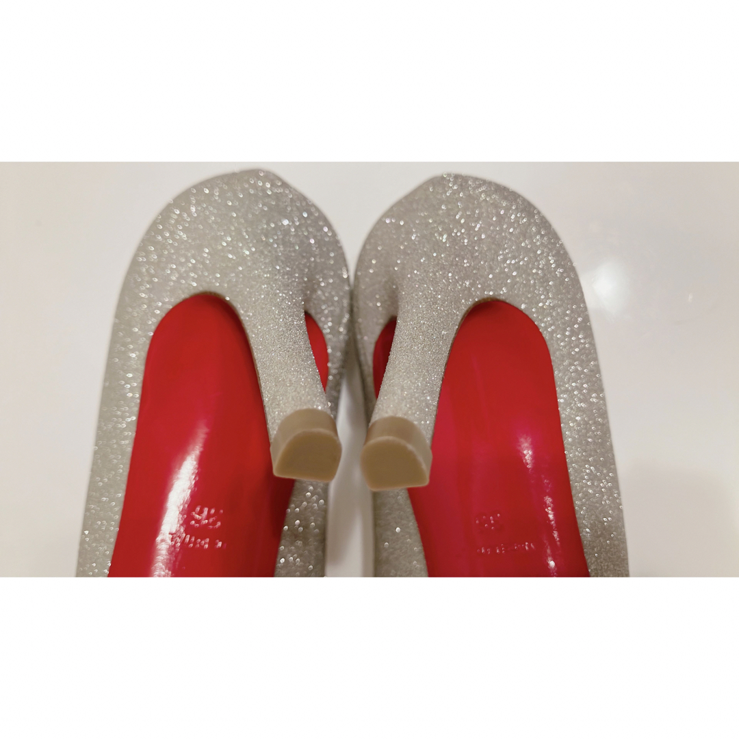 Christian Louboutin(クリスチャンルブタン)の未着用 christianLouboutin グリッターパンプス 23cm レディースの靴/シューズ(ハイヒール/パンプス)の商品写真