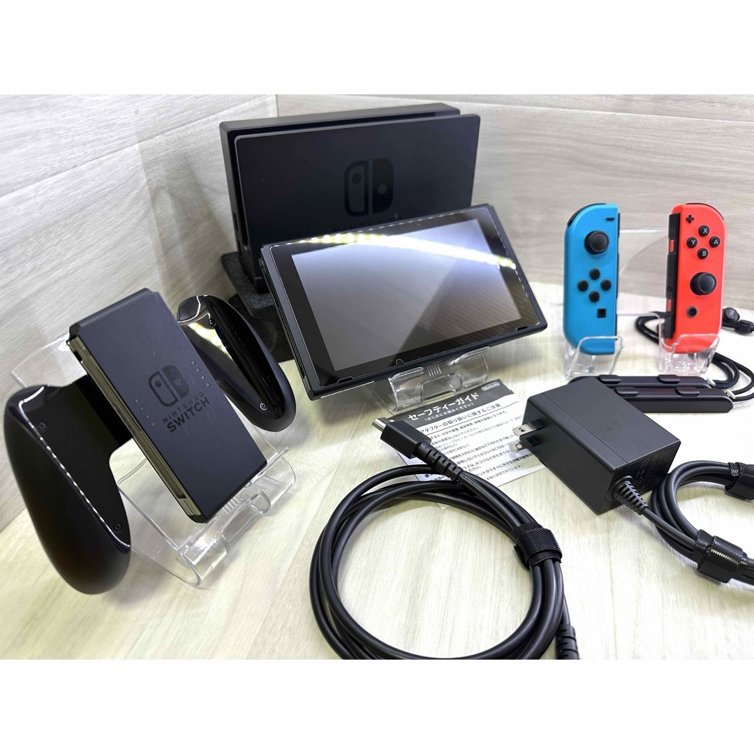 エンタメ/ホビー内容品完備ですぐに遊べる！新型Nintendo Switch本体一式