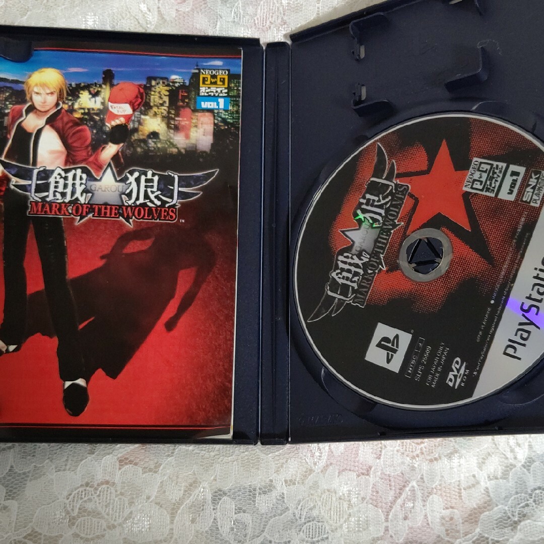 SNK(エスエヌケイ)の中古PS2ソフト　餓狼 MARK OF THE WOLVES エンタメ/ホビーのゲームソフト/ゲーム機本体(家庭用ゲームソフト)の商品写真