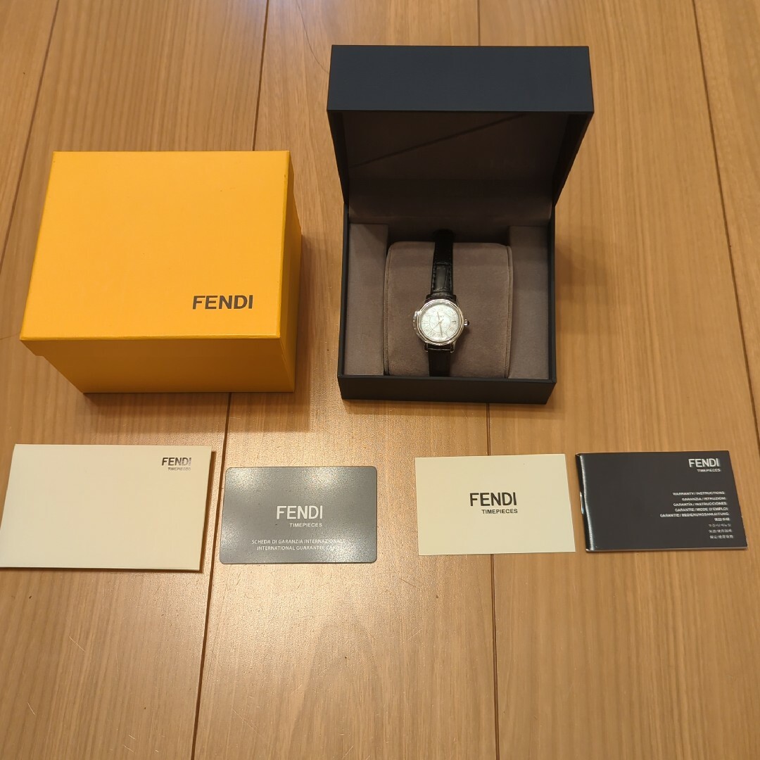 FENDI(フェンディ)の値下げ中【新品】 FENDI 時計　電池交換2024.0　正規　ブラック　シェル レディースのファッション小物(腕時計)の商品写真