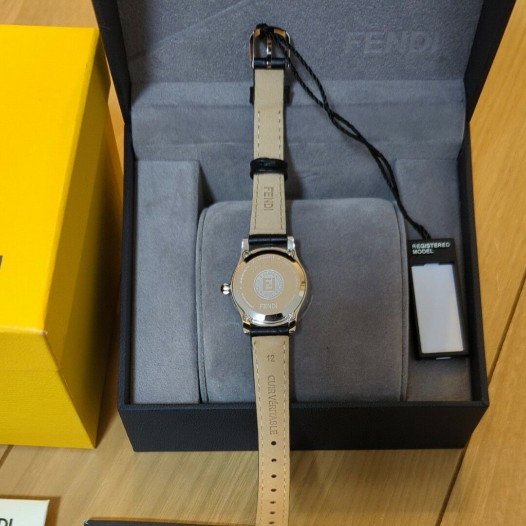 FENDI(フェンディ)の値下げ中【新品】 FENDI 時計　電池交換2024.0　正規　ブラック　シェル レディースのファッション小物(腕時計)の商品写真