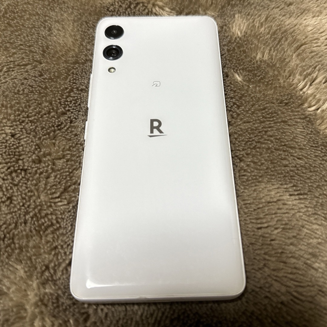 Rakuten(ラクテン)のRakuten Hand 5G ホワイト スマホ/家電/カメラのスマートフォン/携帯電話(スマートフォン本体)の商品写真