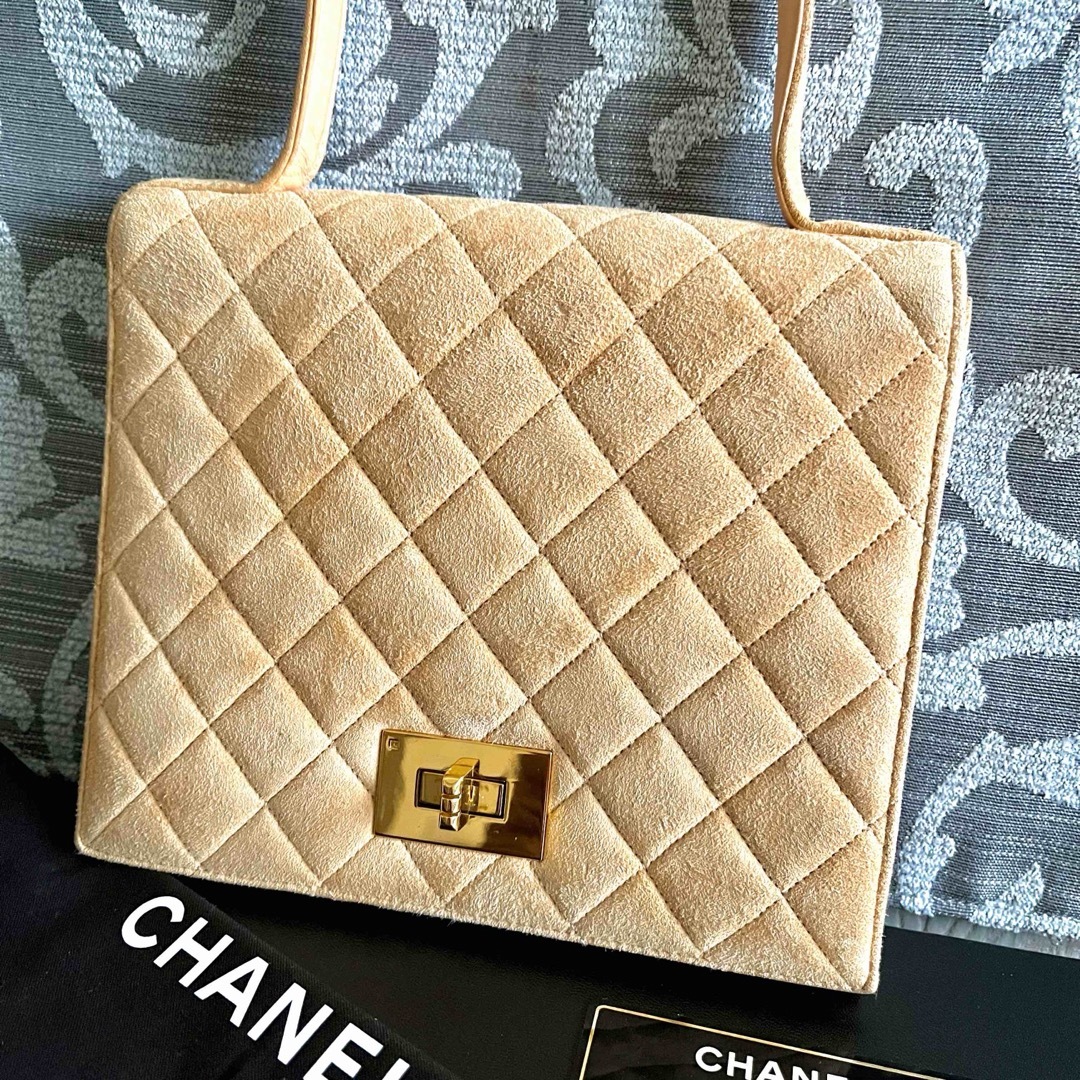 CHANEL(シャネル)の希少 CHANEL シャネル マトラッセ ハンドバッグ スエード ミラー付き レディースのバッグ(ハンドバッグ)の商品写真
