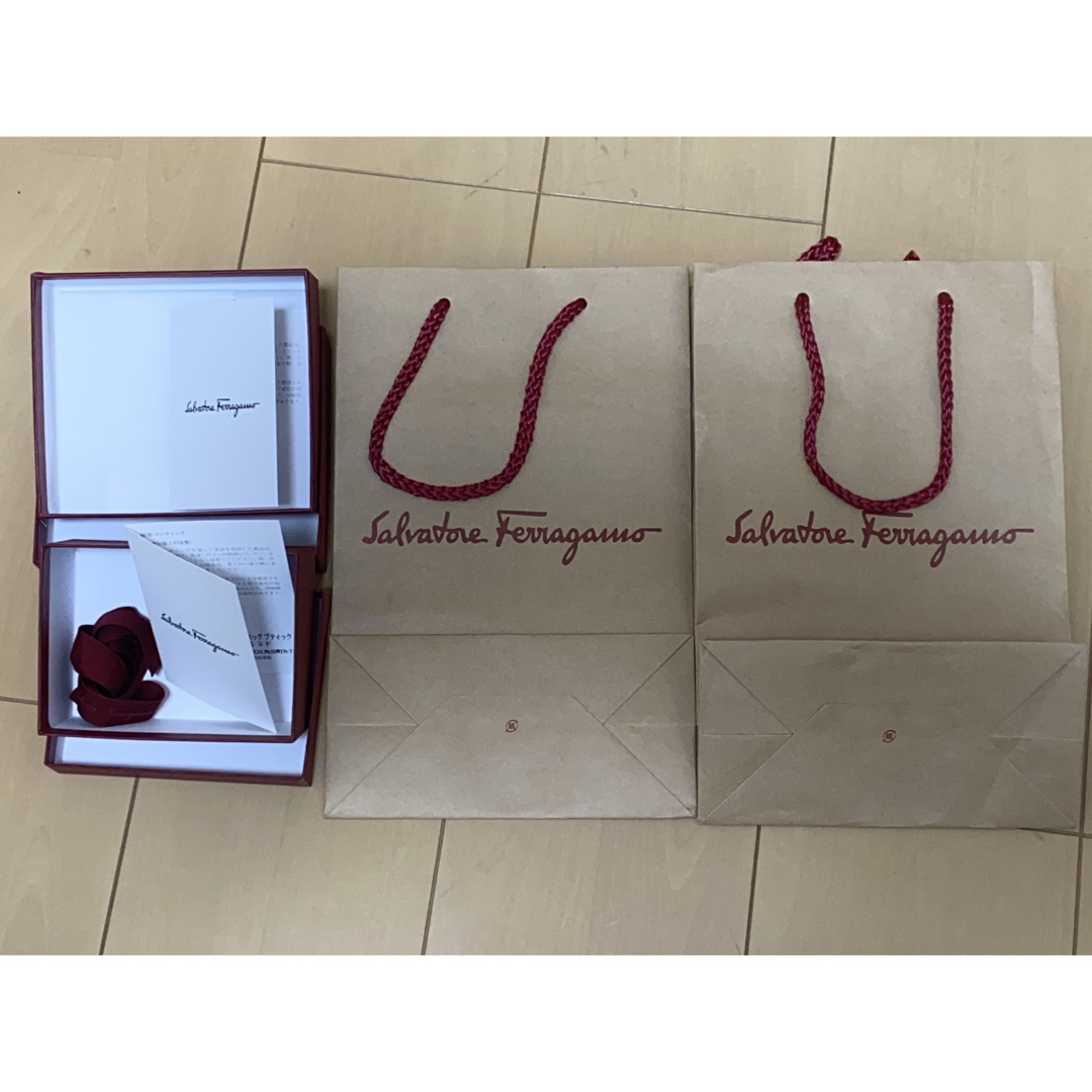 Salvatore Ferragamo(サルヴァトーレフェラガモ)のフェラガモ　空箱　ショップ袋 レディースのバッグ(ショップ袋)の商品写真