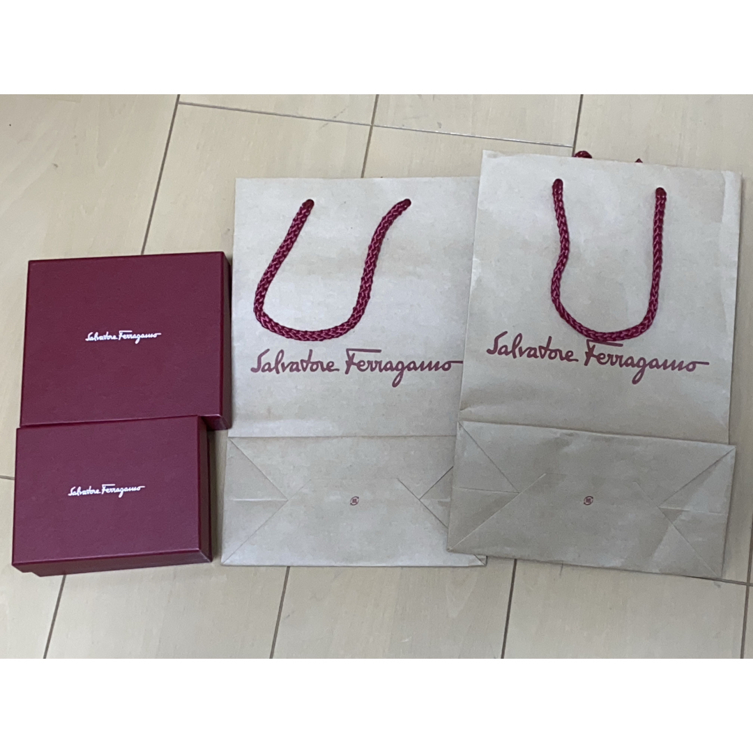 Salvatore Ferragamo(サルヴァトーレフェラガモ)のフェラガモ　空箱　ショップ袋 レディースのバッグ(ショップ袋)の商品写真