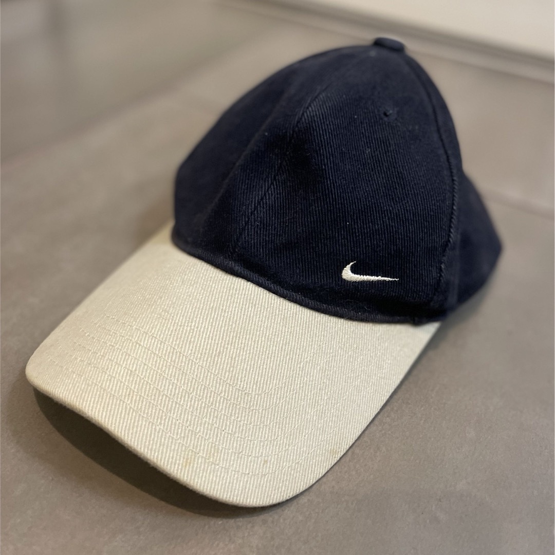 NIKE(ナイキ)のNIKE ツートンキャップ　ベージュ メンズの帽子(キャップ)の商品写真