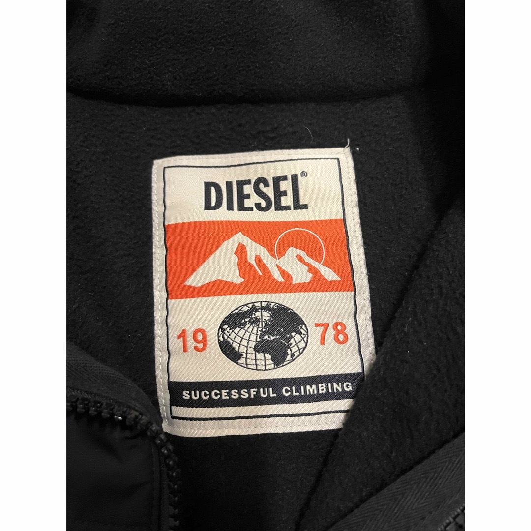 DIESEL(ディーゼル)のDIESEL ハーフジップフリース   メンズのトップス(その他)の商品写真