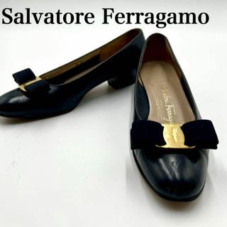 サルヴァトーレフェラガモ(Salvatore Ferragamo)の【美品】サルバトーレ　フェラガモ　ヴァラリボン　22.5cm　ネイビー(ハイヒール/パンプス)