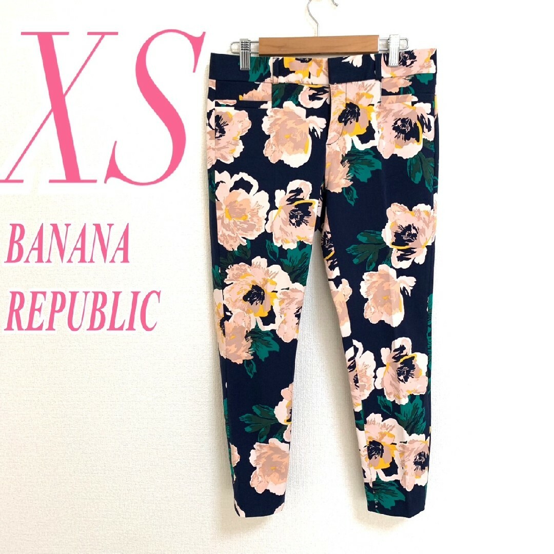 Banana Republic(バナナリパブリック)のバナナリパブリック XS 花柄 パンツ 派手 ネイビー ピンク グリーン レディースのパンツ(カジュアルパンツ)の商品写真