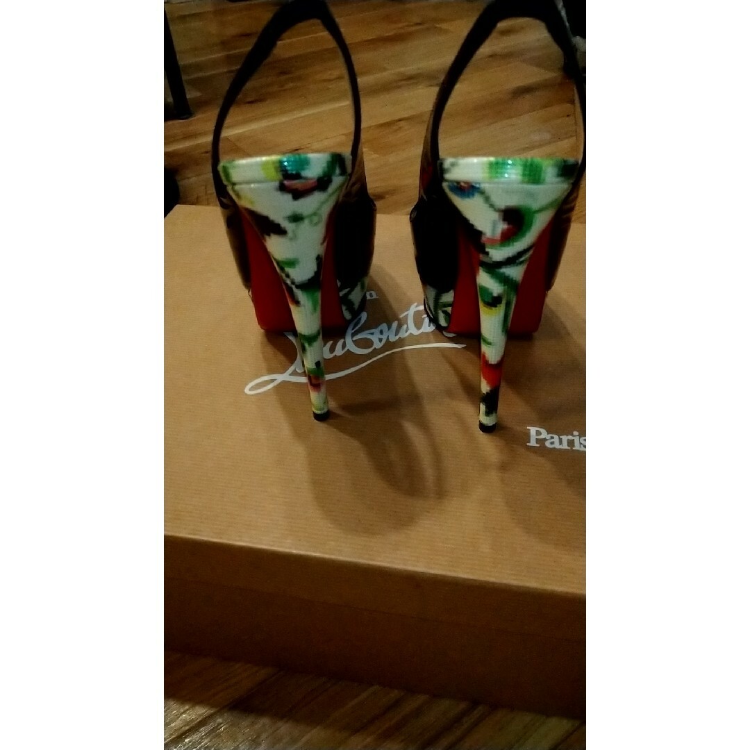 Christian Louboutin(クリスチャンルブタン)の美品　ルブタン　パンプス23.5 レディースの靴/シューズ(ハイヒール/パンプス)の商品写真