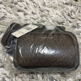 マイケルコース(Michael Kors)の【新品未使用】MICHAEL KORS カメラバッグ ウィズ ポーチ(その他)