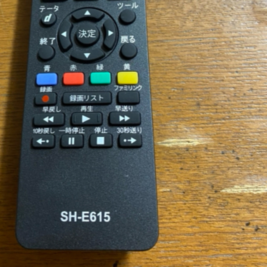 SHARP(シャープ)の新品　未使用　SH-E615 シャープ　TVリモコン　ブラック スマホ/家電/カメラのテレビ/映像機器(その他)の商品写真