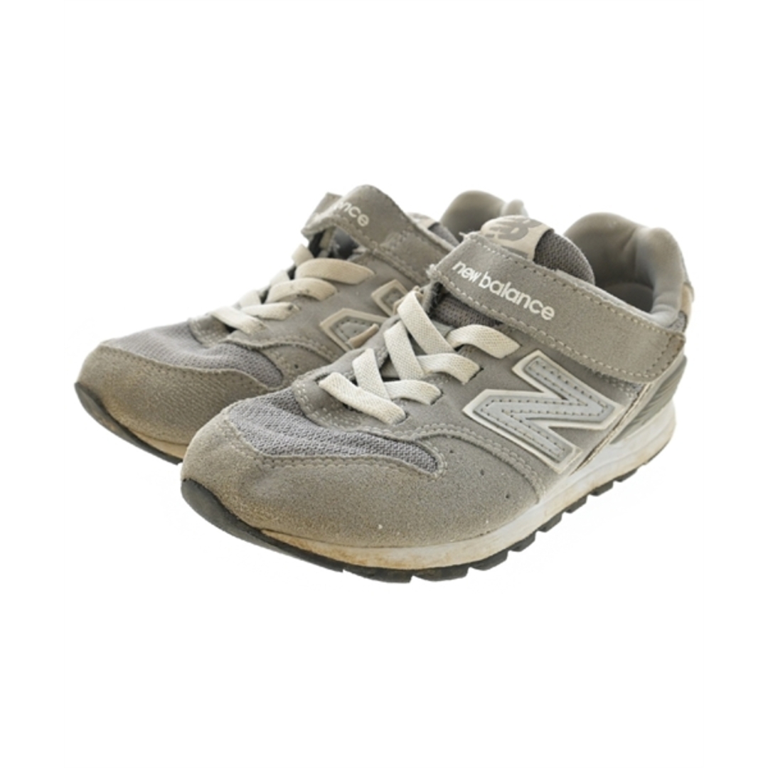 New Balance(ニューバランス)のNew Balance ニューバランス シューズ（その他） 18cm グレー 【古着】【中古】 キッズ/ベビー/マタニティのキッズ靴/シューズ(15cm~)(その他)の商品写真