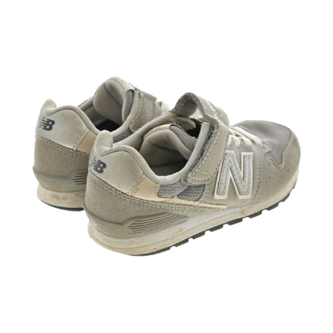 New Balance(ニューバランス)のNew Balance ニューバランス シューズ（その他） 18cm グレー 【古着】【中古】 キッズ/ベビー/マタニティのキッズ靴/シューズ(15cm~)(その他)の商品写真