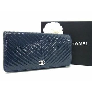 シャネル(CHANEL)の■新品同様■ CHANEL シャネル ココマーク Vステッチ パテントレザー 二つ折り 長財布 ウォレット ダークネイビー系 AW0837 (財布)