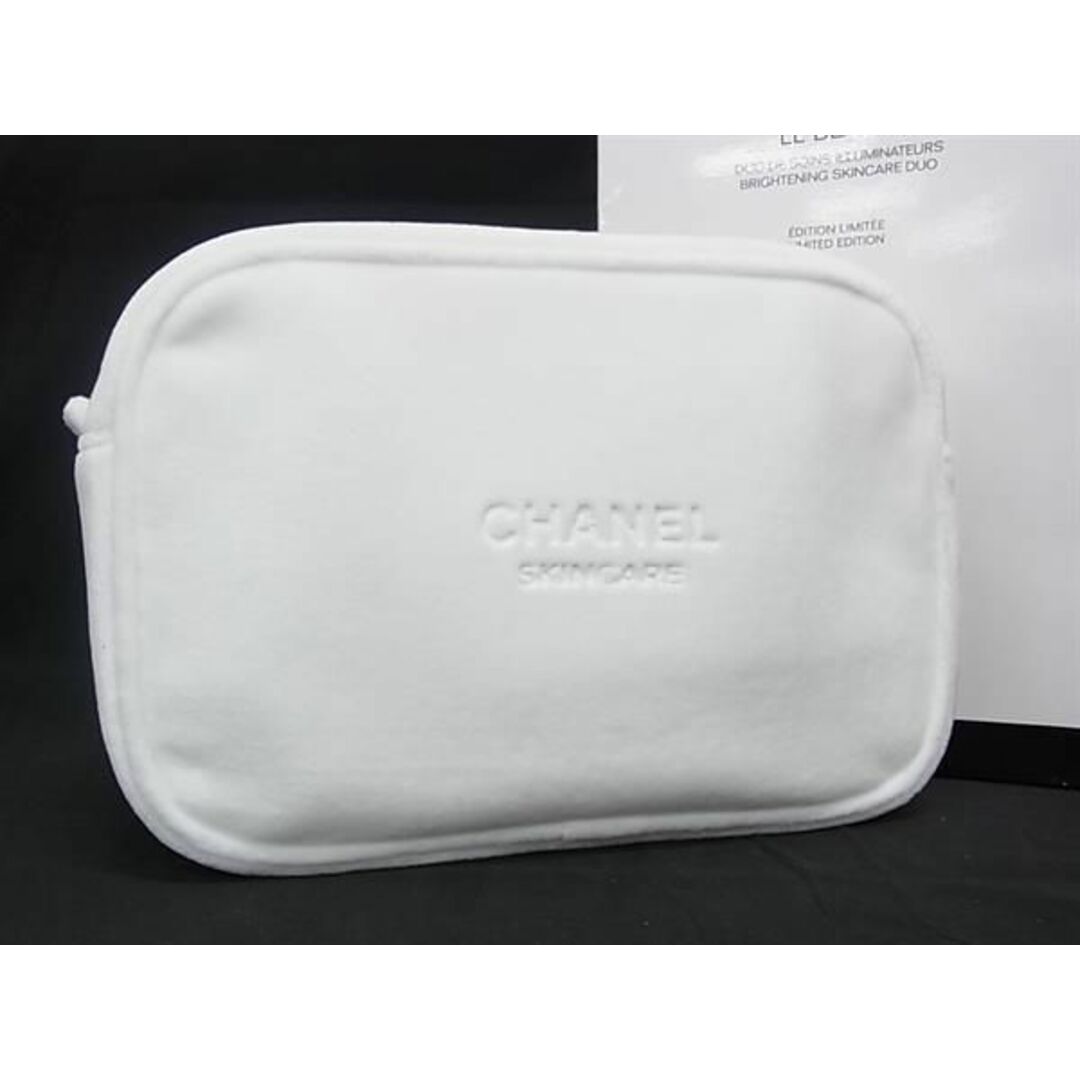 CHANEL(シャネル)の■新品■未使用■ CHANEL シャネル 起毛素材 マルチポーチ マルチケース トラベル メイク 化粧ポーチ レディース ホワイト系 CD0896 レディースのファッション小物(ポーチ)の商品写真