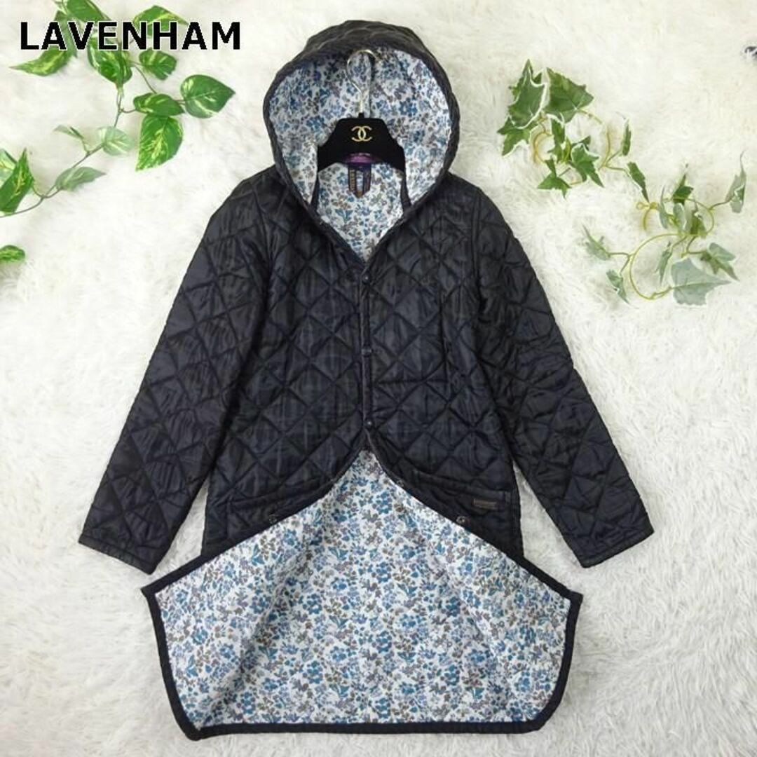 LAVENHAM(ラベンハム)のラベンハム　リバティ　キルティングロングコート　フーディー　36　黒　クレイドン レディースのジャケット/アウター(ロングコート)の商品写真