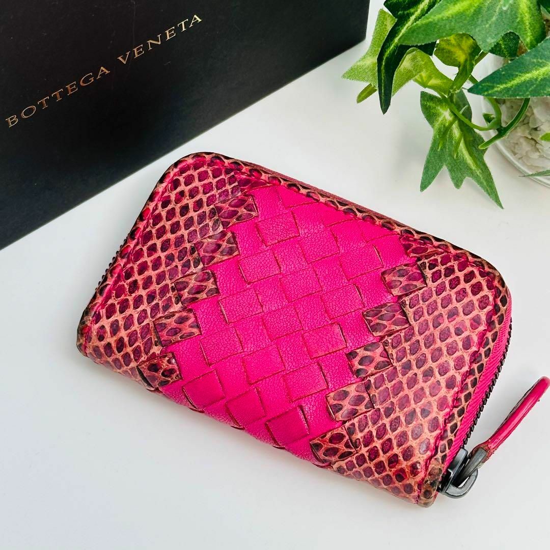 Bottega Veneta(ボッテガヴェネタ)のボッテガヴェネタ　コインケース　イントレチャート　パイソン　ピンク レディースのファッション小物(コインケース)の商品写真