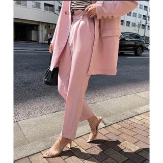 アメリヴィンテージ(Ameri VINTAGE)のNOTCH TAPERED PANTS(クロップドパンツ)