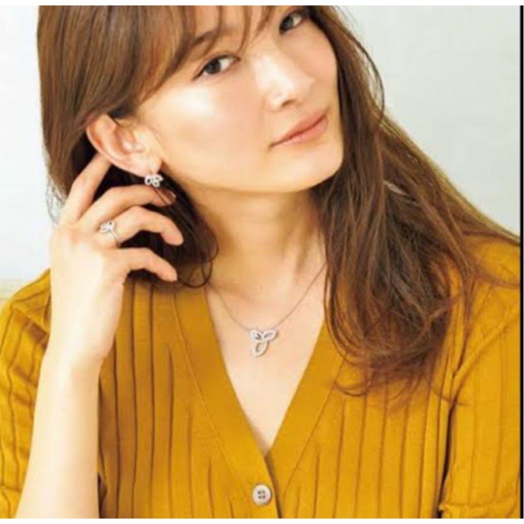 ✳️最高級✨海外セレブ✨リリークラスターミニピアス✨ハリー ✳️最高級✨海外セレブ✨リリークラスターミニピアス✨ハリー