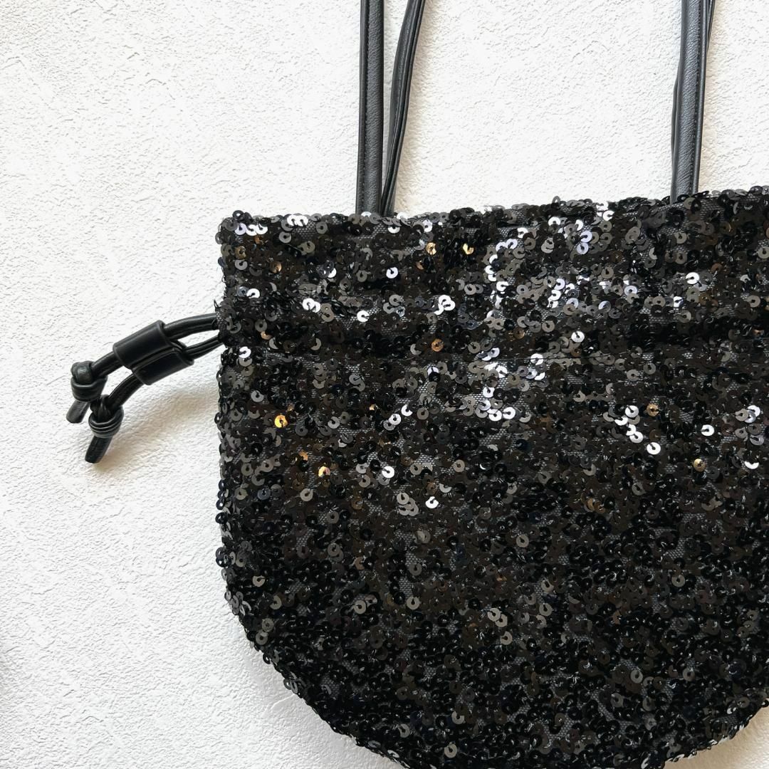 【人気商品！】スパンコール　バッグ　ミニ　 黒　巾着　韓国ファッション　② レディースのバッグ(ショルダーバッグ)の商品写真